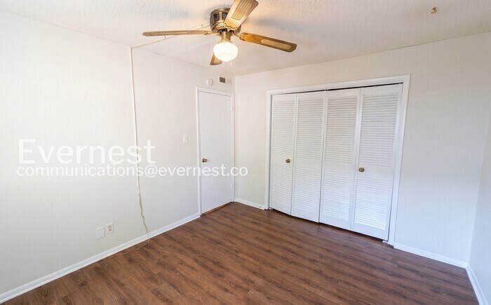 Building Photo - 1845 Stonehenge Dr