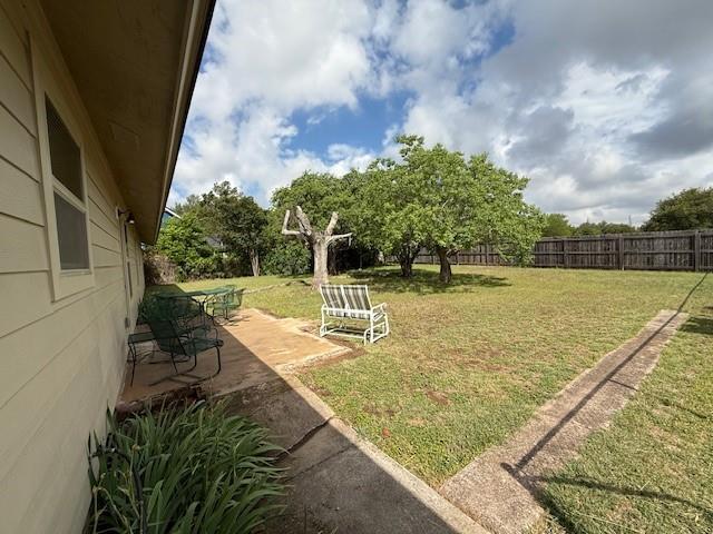 Building Photo - 405 Tyrone Dr