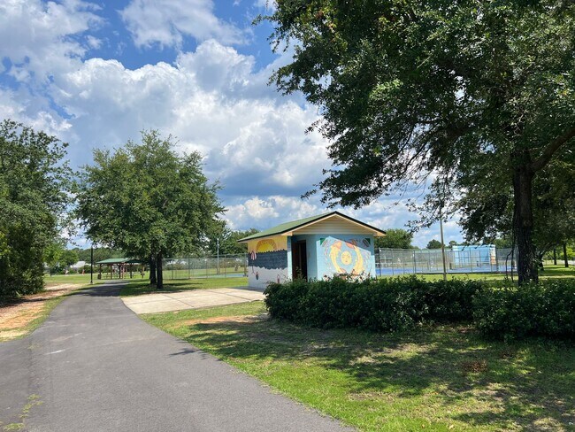 Building Photo - Driftwood Estates 3+ Bedroom Jewel!