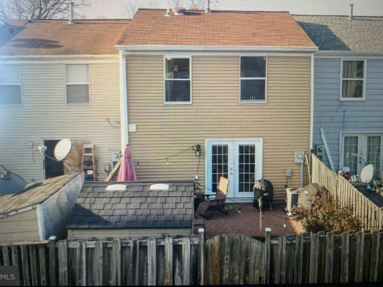 Building Photo - 8606 Hamilton Ct