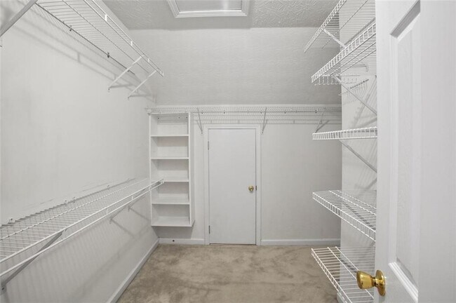 Building Photo - 2643 Whispering Pines Dr SW