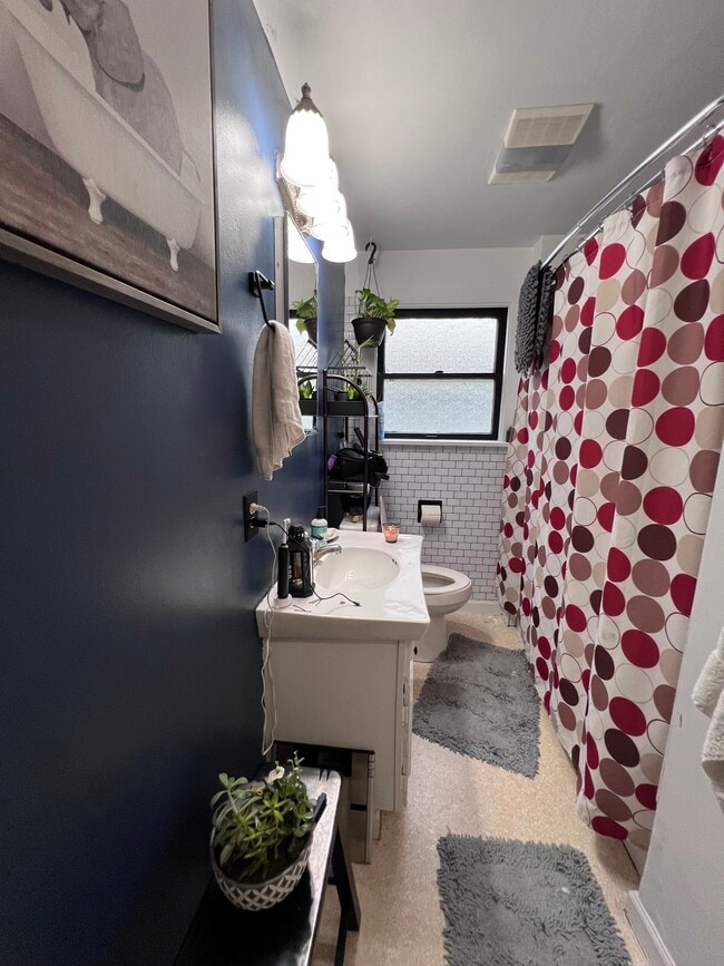 Building Photo - 4020