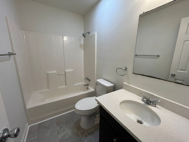 Building Photo - 1030 Simpson Cove