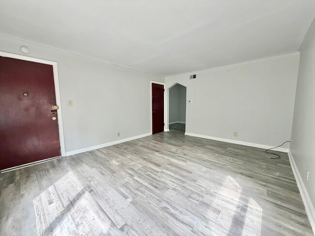 Building Photo - 5014 Lillian Dr