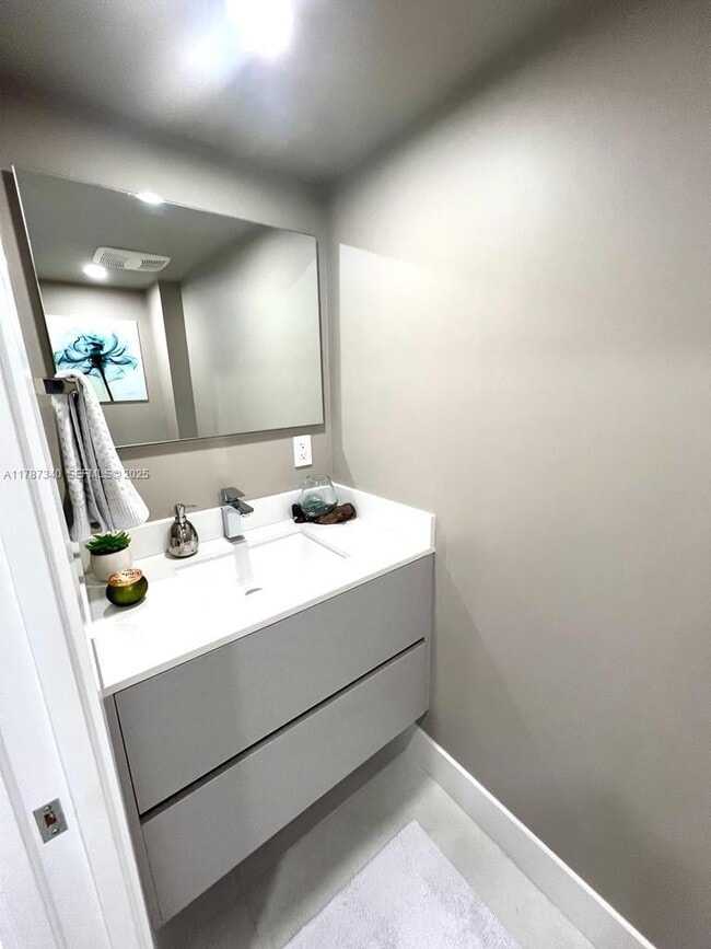 Building Photo - 6917 Collins Ave