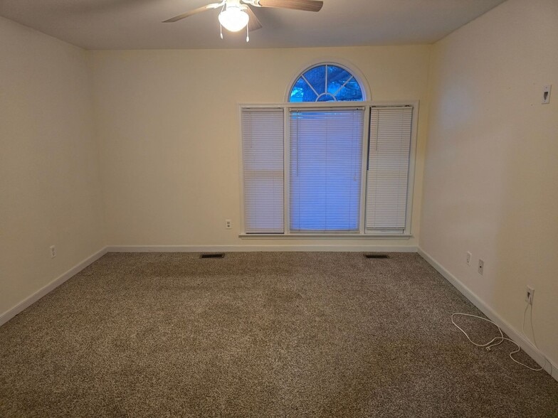 Building Photo - 7406 Pineleaf Dr