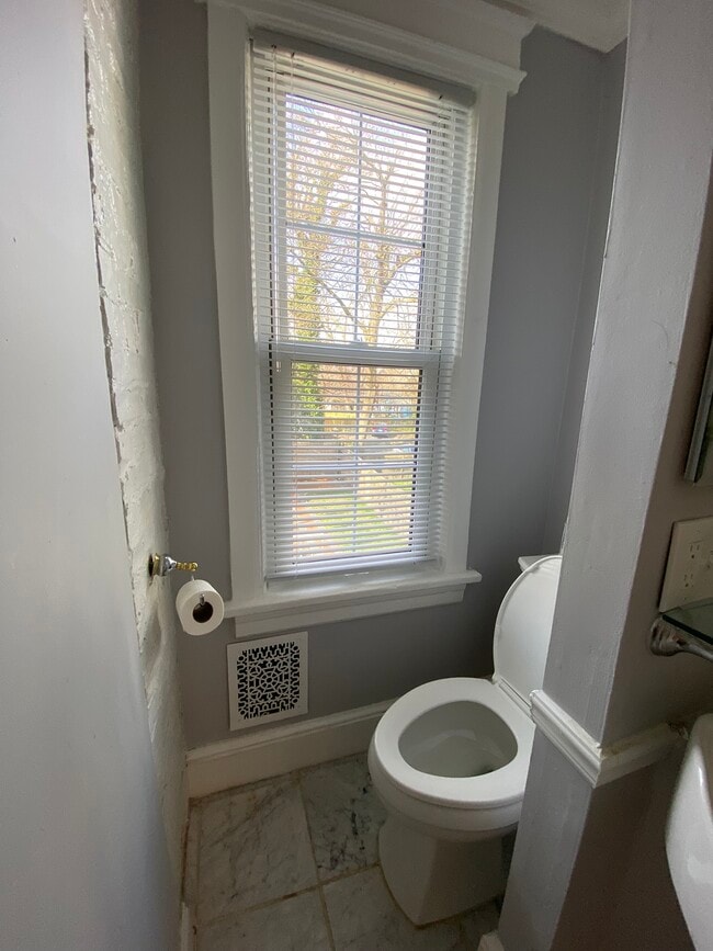 Building Photo - 64 Grove St