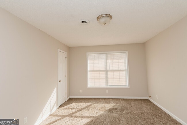 Building Photo - 424 WI Pkwy