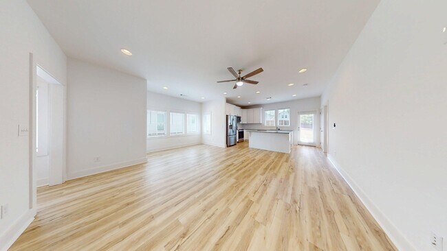 Building Photo - 577 Piper Ave