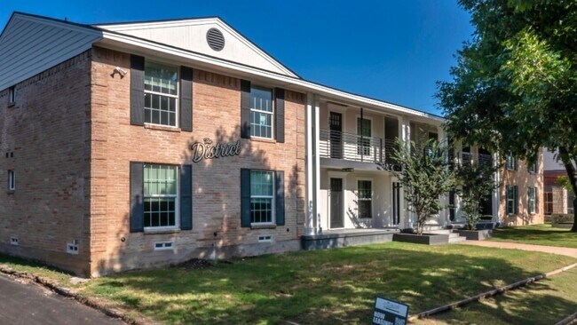 Building Photo - 425 N Rosemont Ave