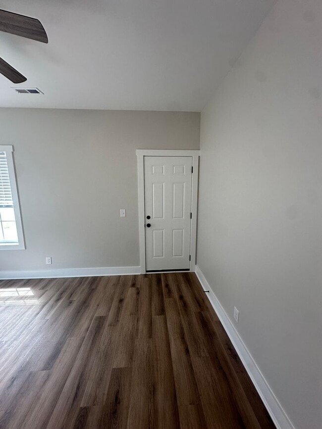 Building Photo - BRAND NEW 3 Bedroom Apartment in Shelbyville!