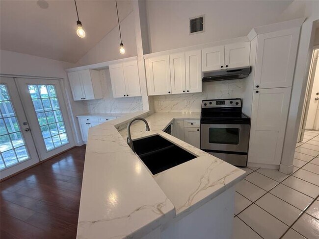 Building Photo - 2633 Bogota Ave