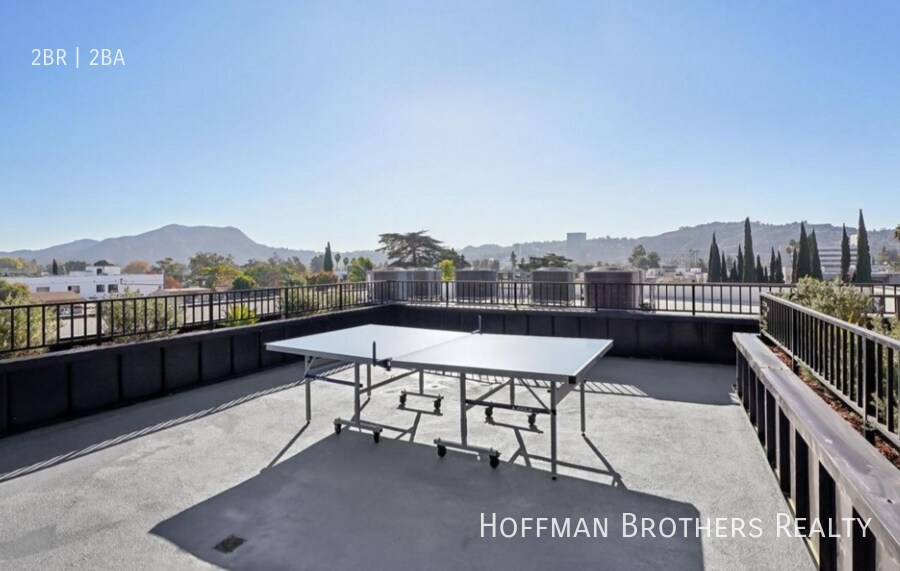 Building Photo - 10806 Blix St