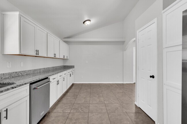 Building Photo - 10400 Valle Koki Dr