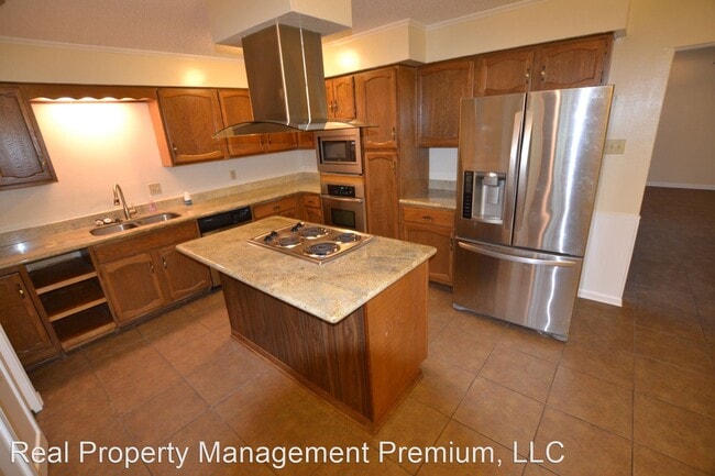Building Photo - 3 br, 2.5 bath House - 2448 Shadowbrook Dr