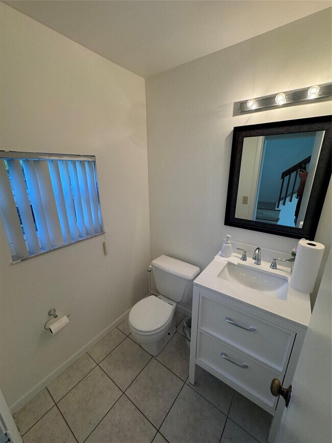 Building Photo - 9929 NW 9th Ct