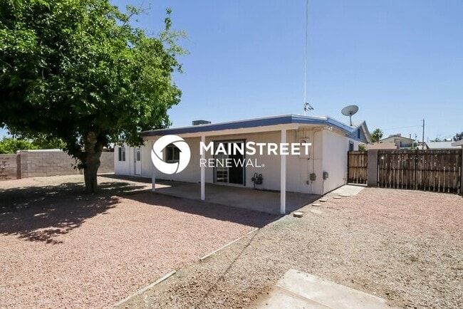Building Photo - 4 Bedroom Pet-Friendly Home in Phoenix, AZ with Main Street Renewal