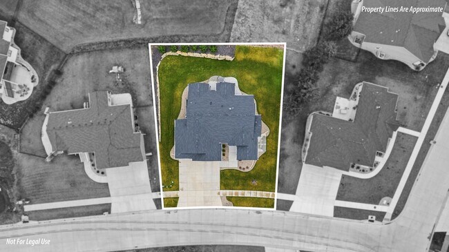 Building Photo - Stunning 6 Bed, 3 Bath Heritage Hills Home | 3-Car Garage | Walk-Out Basement