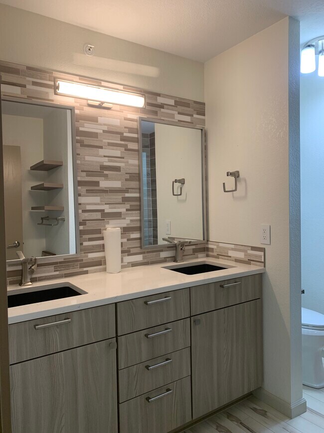 Building Photo - 350 N Lake Havasu Ave