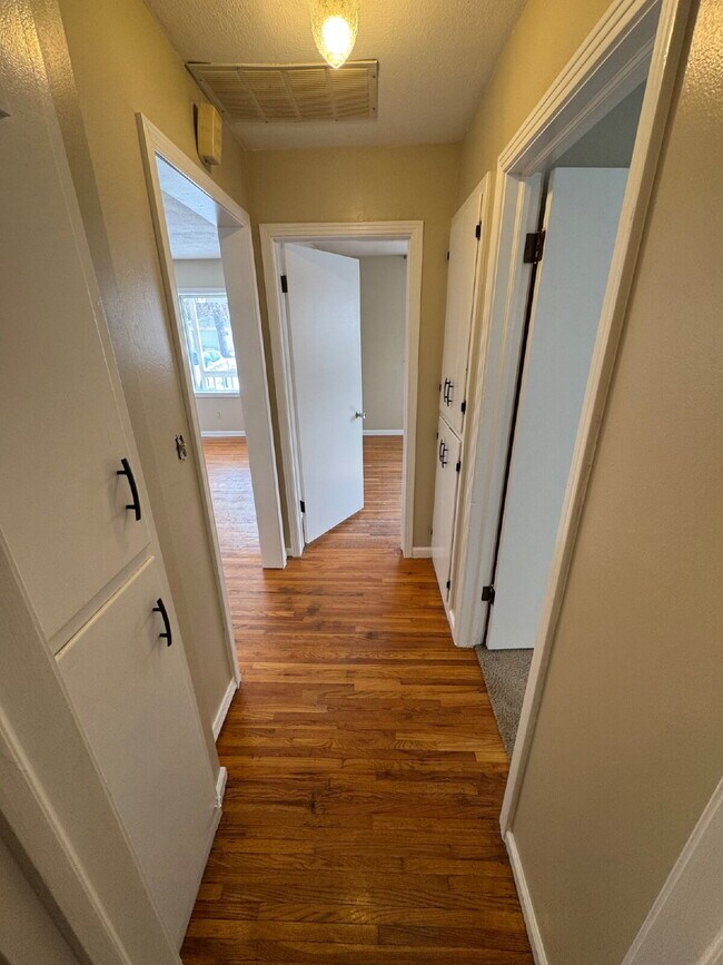 Building Photo - "Charming 2-Bedroom Retreat on South Walnut Street – Cozy Comfort Awaits in Wichita!"