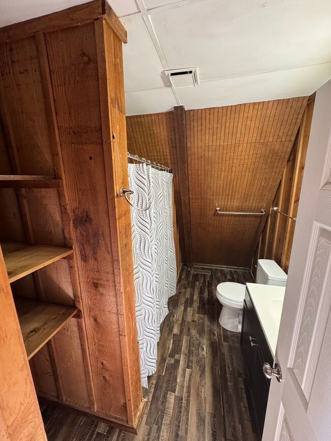 Building Photo - 3938 Cloverdale Rd