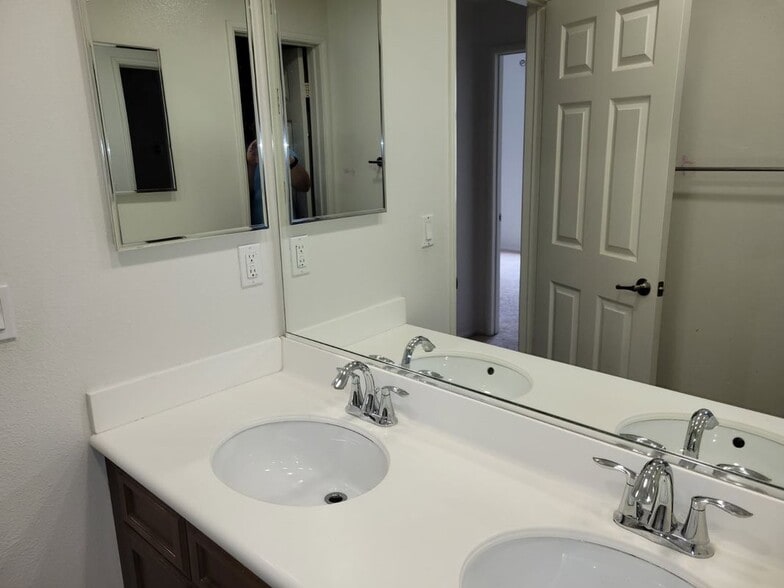 Primary Photo - 21 Harrison Way
