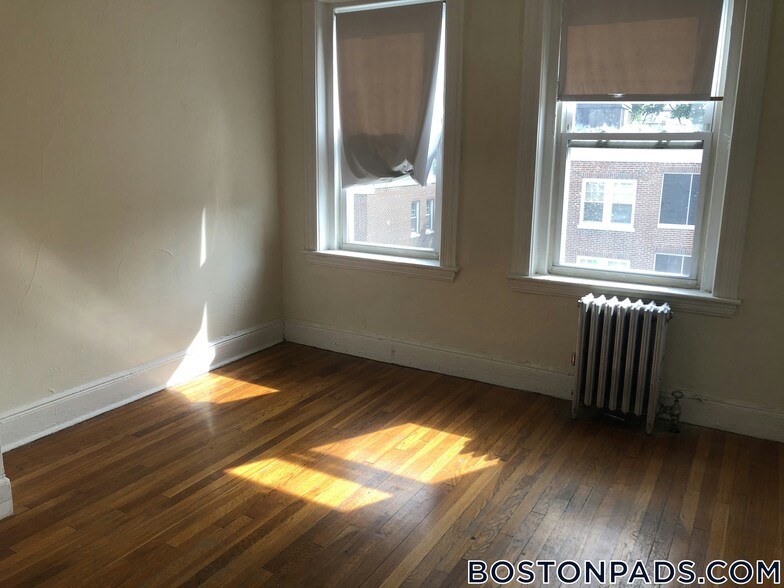 Building Photo - 4 Vinal St.