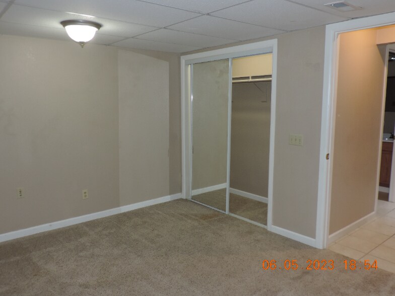 Building Photo - 4240 S Mobile Cir
