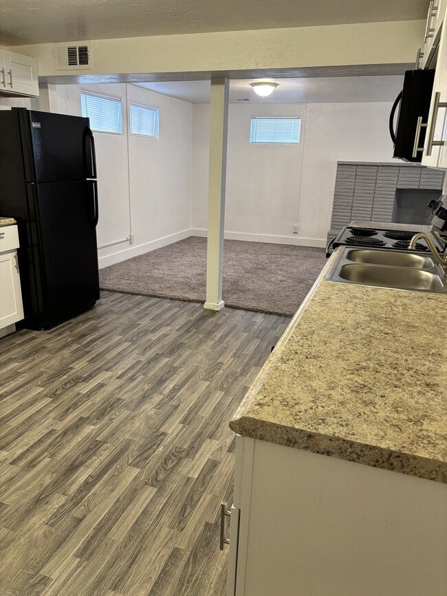 Building Photo - 672 S 3000 W