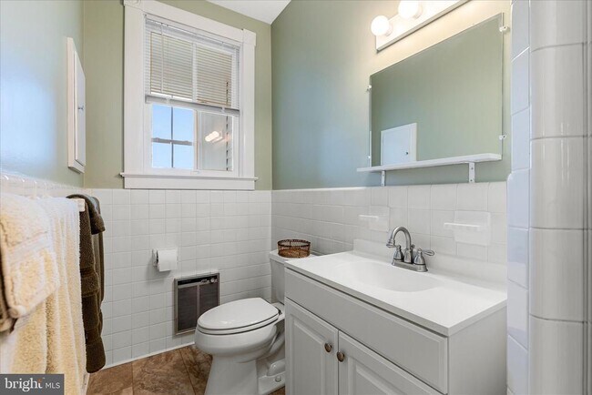 Building Photo - 5452 Middle Rd