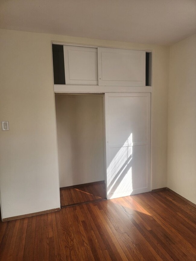 Building Photo - Private 2 bedroom 1 bath home