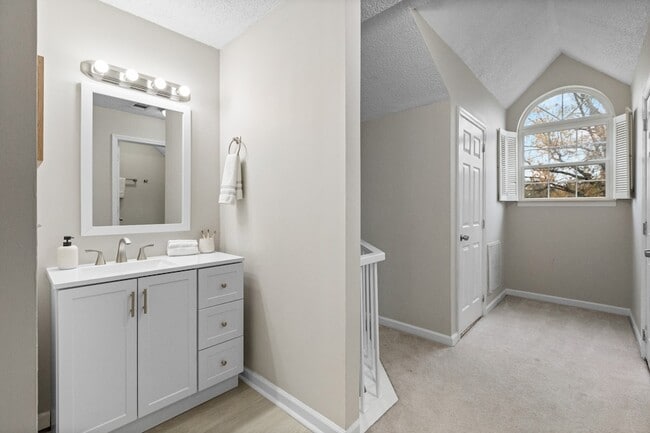Building Photo - 315 Yorkshire Cir