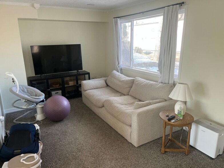 Building Photo - 3523 Valley St