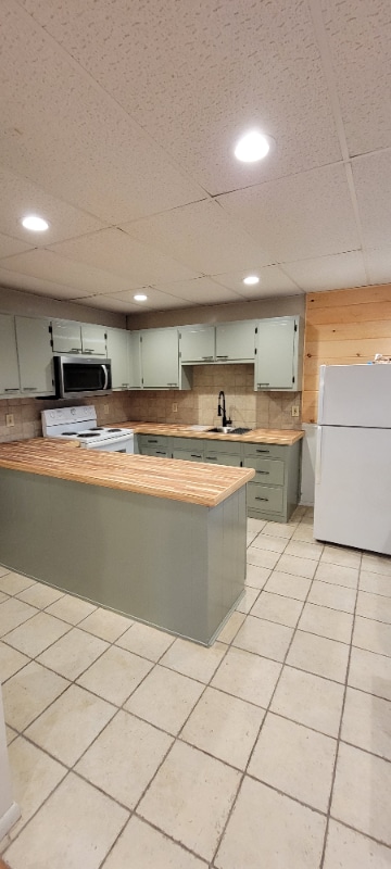 Building Photo - 201 Valley St