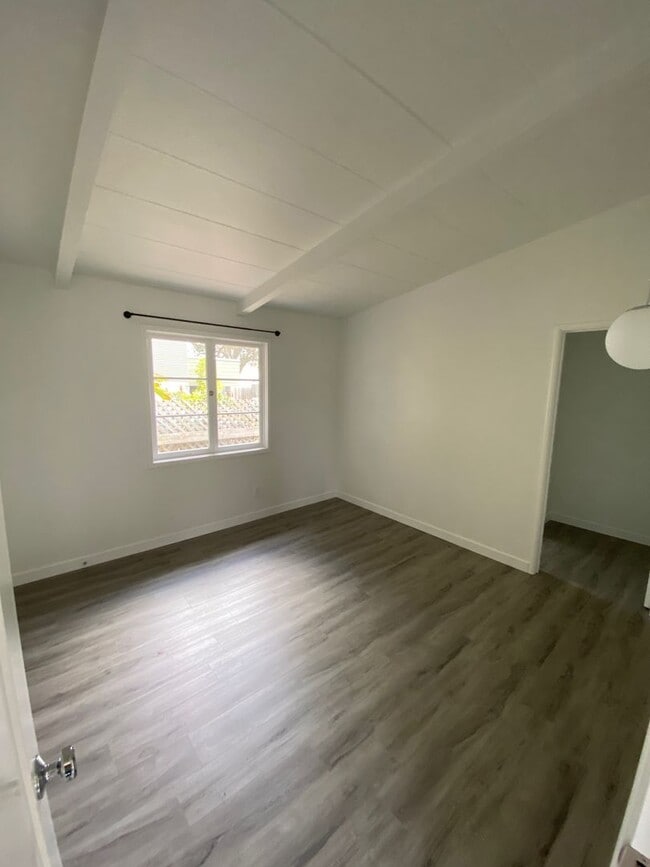 Building Photo - Charming Pacific Grove Duplex - Great for Military Student - Available July 1st