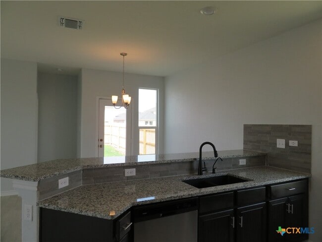Building Photo - 352 Blacktail Dr