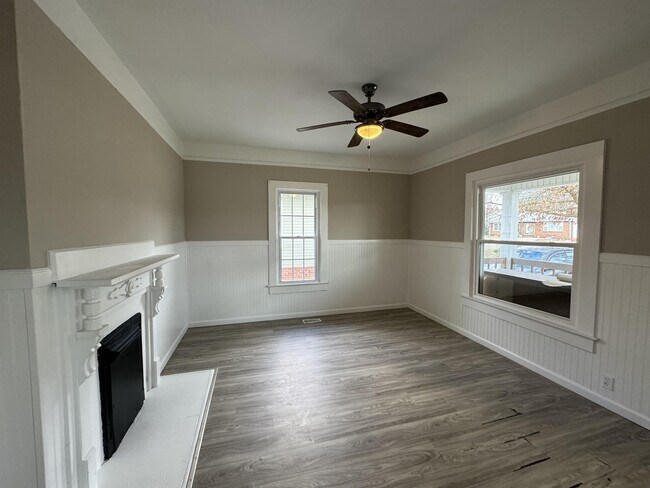 Building Photo - 2017 Lee High Dr NE