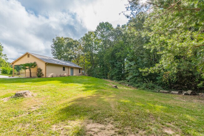 Building Photo - 4174 Warren Rd