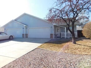 Building Photo - Duplex in Quite Neighborhood