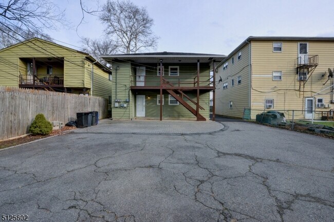 Building Photo - 295 N Park St