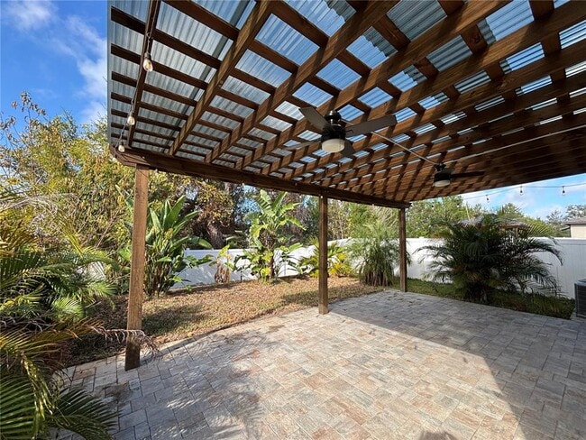 Building Photo - 572 Argyll Dr