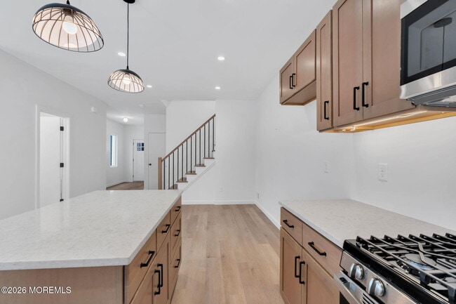 Building Photo - 211 Dewitt Ave