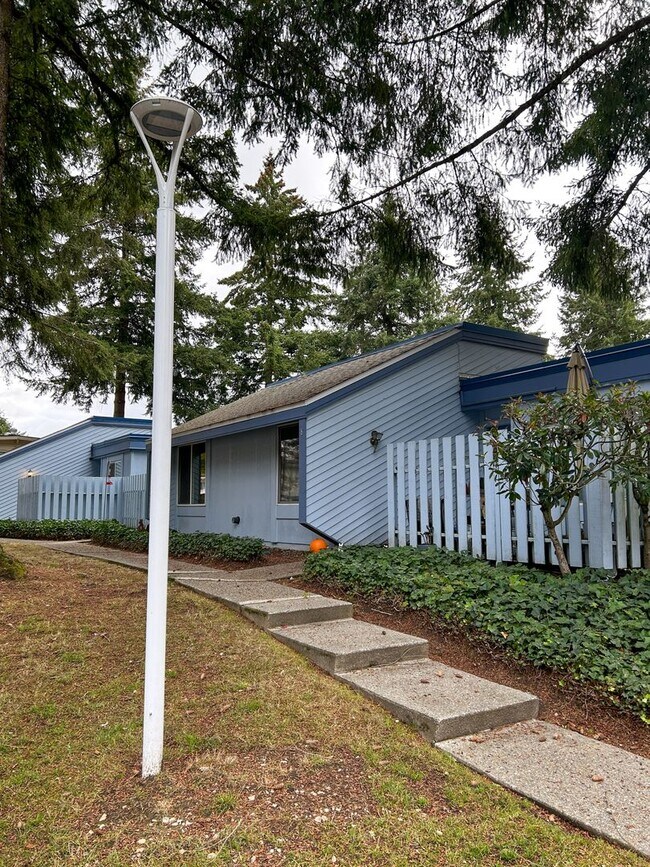 Building Photo - Renton Highlands 1 Bed 1 Bath Condo for Lease!