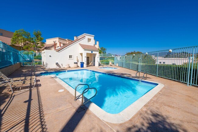Building Photo - 2BR/2.5BA Townhome with garage - READY NOW!