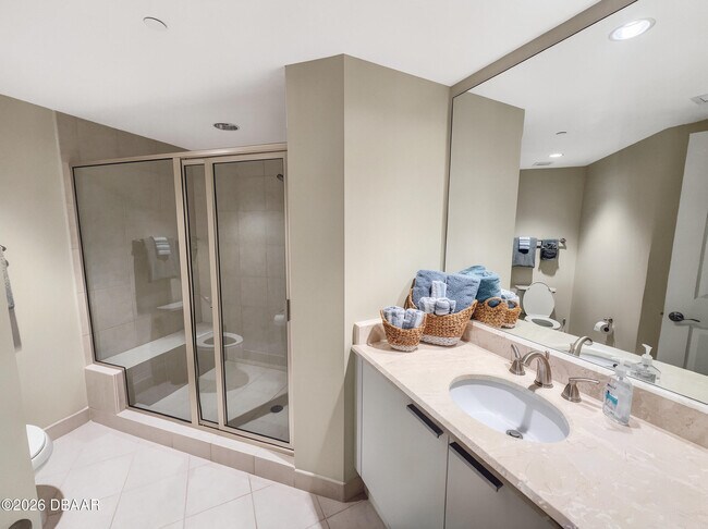 Building Photo - 231 Riverside Dr