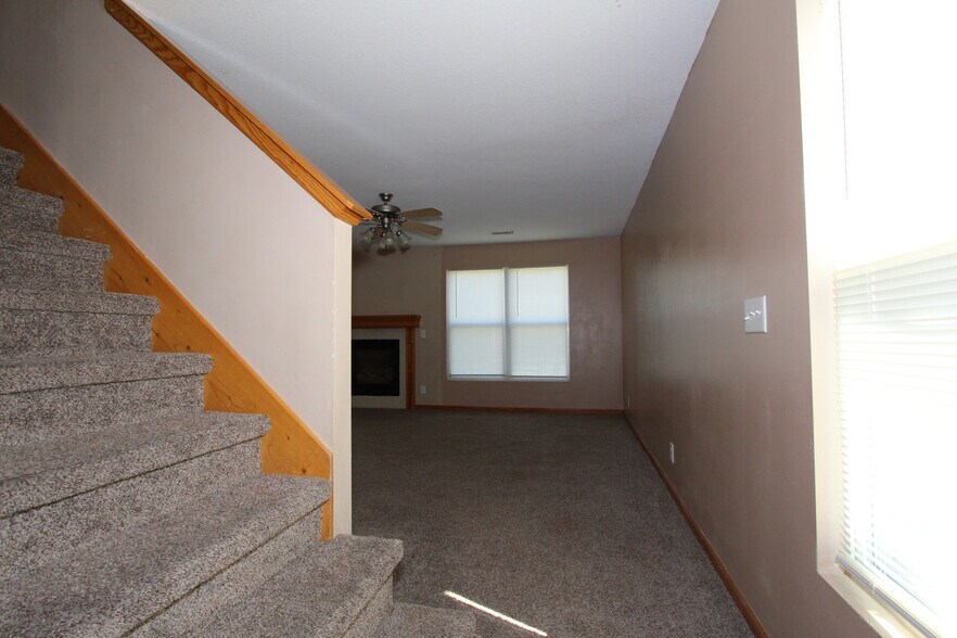 Building Photo - 915 Jackalope Ct