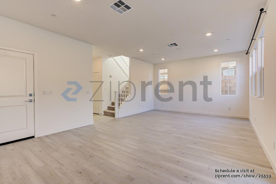 Building Photo - Unit