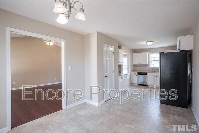 Building Photo - 312 Cabin Grove Ct