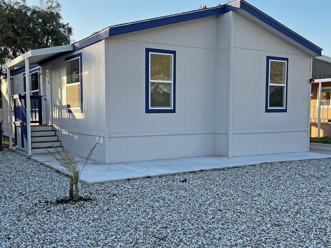 Building Photo - 21100 State St