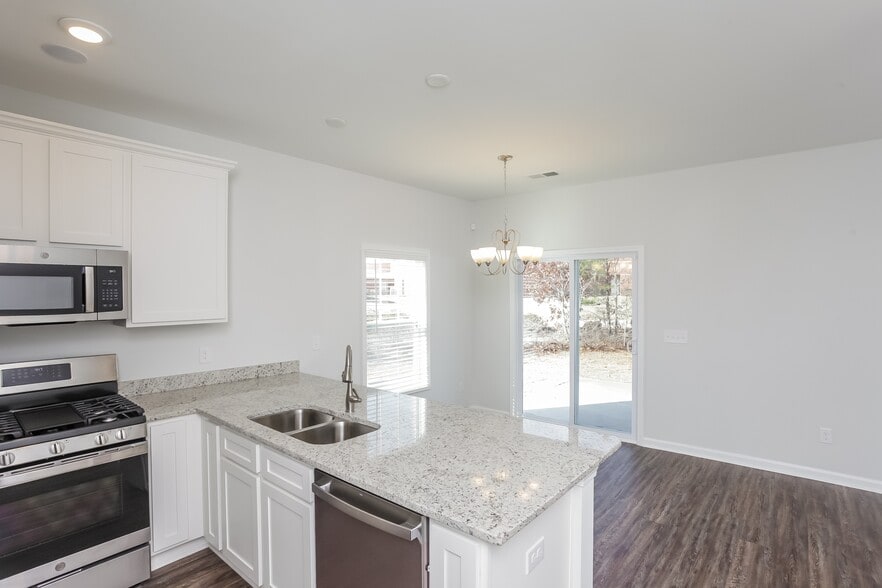 Building Photo - 30 Paces Run